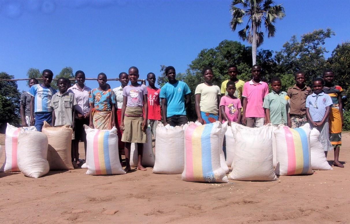 SOME OF UTALE 1 CHILDREN AND 2019 CHIMANGA GIFTS3